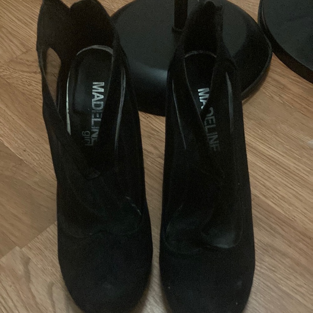 Black Madeline Size 7B
